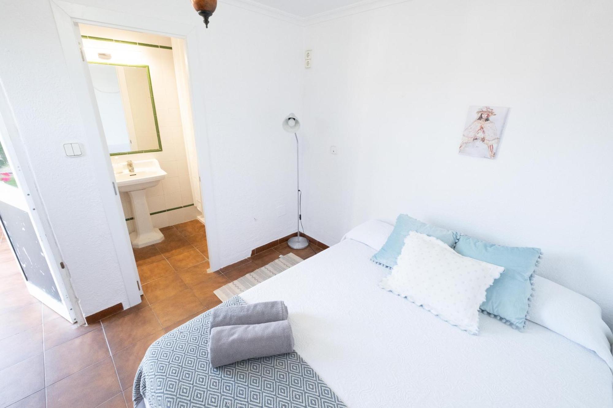 Agradable Con Piscina Ferienhaus